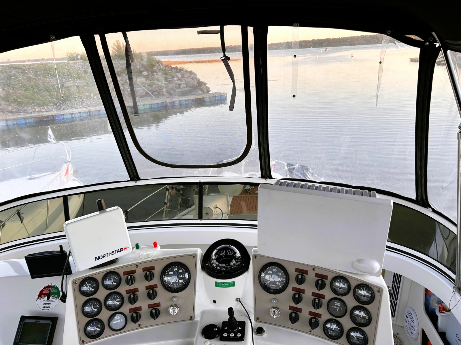 2001 CARVER 356 MY 35