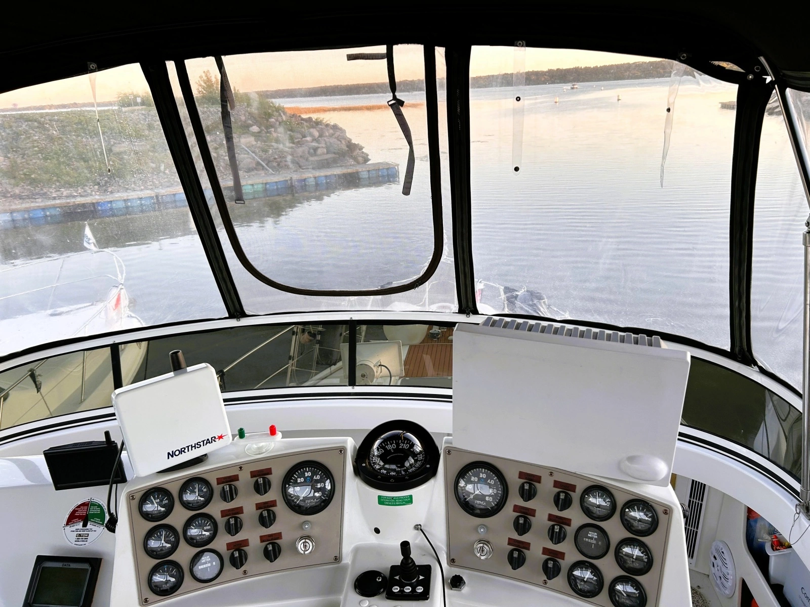 2001 CARVER 356 MY 35