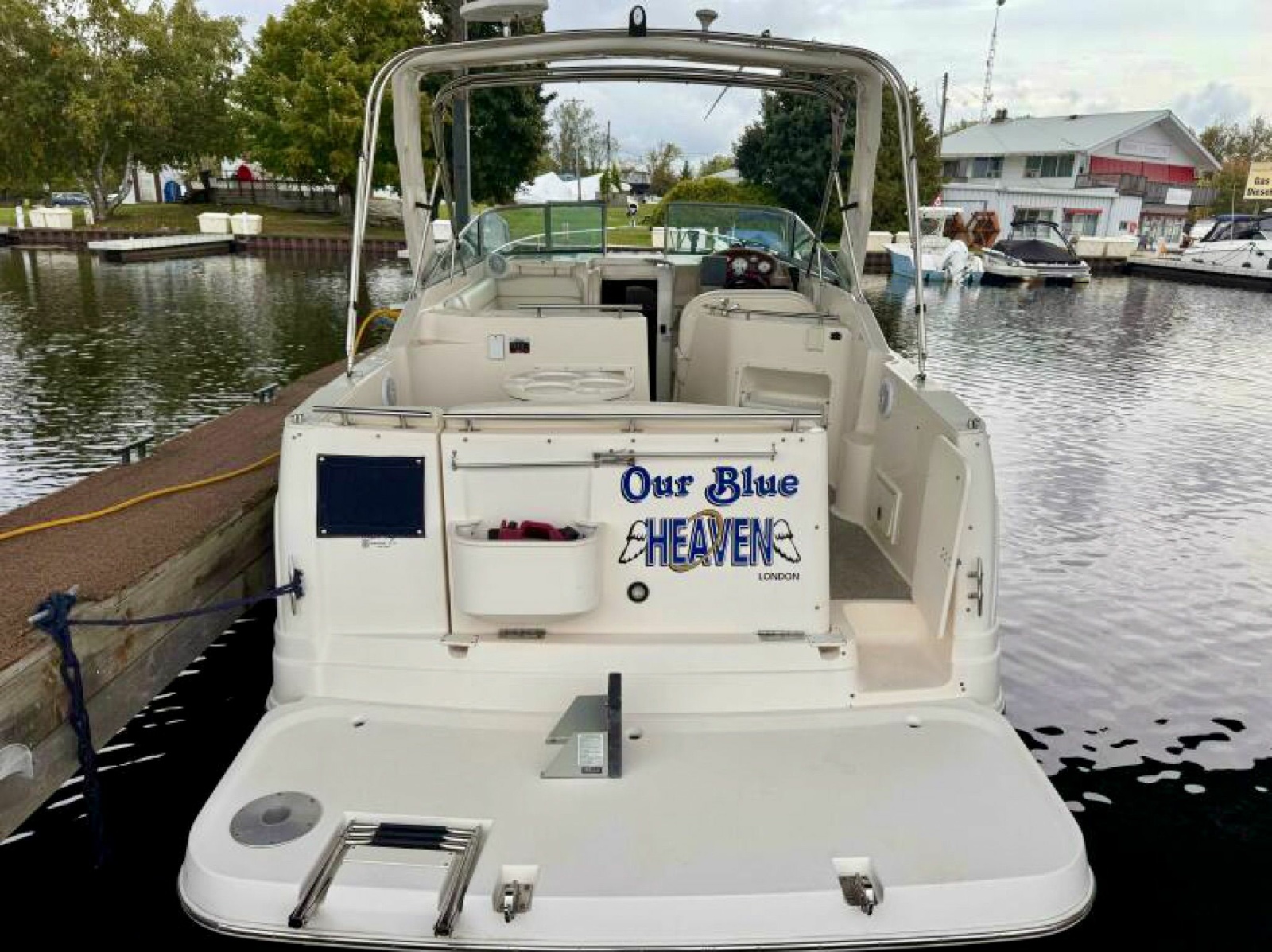 2003 Rinker Fiesta Vee 270 27