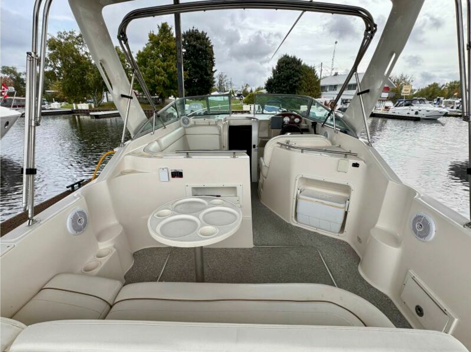 2003 Rinker Fiesta Vee 270 27