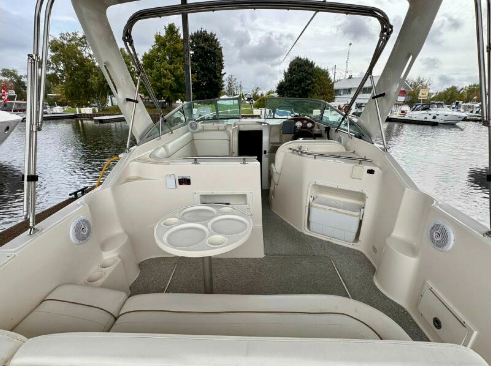 2003 Rinker Fiesta Vee 270 27