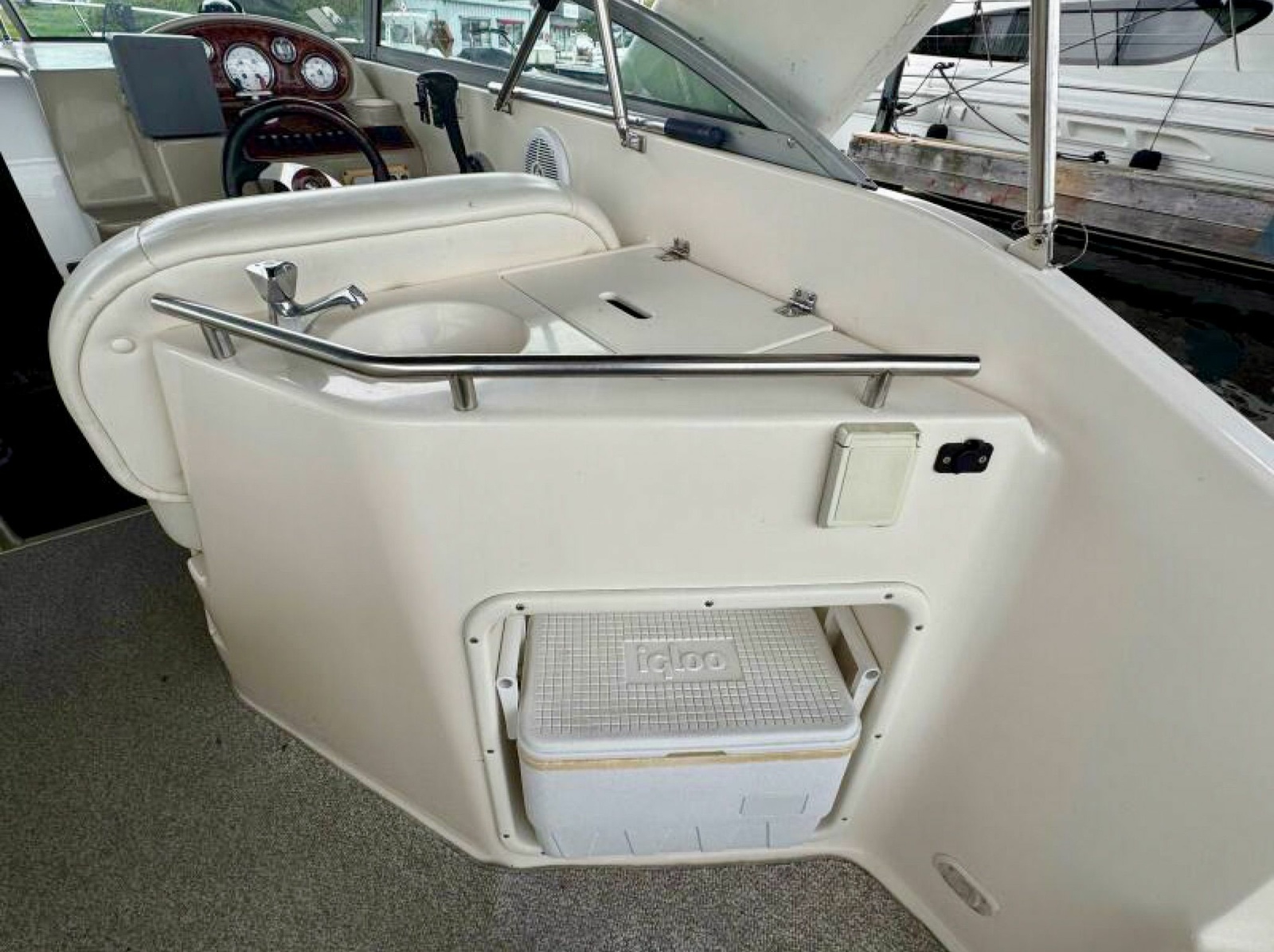 2003 Rinker Fiesta Vee 270 27
