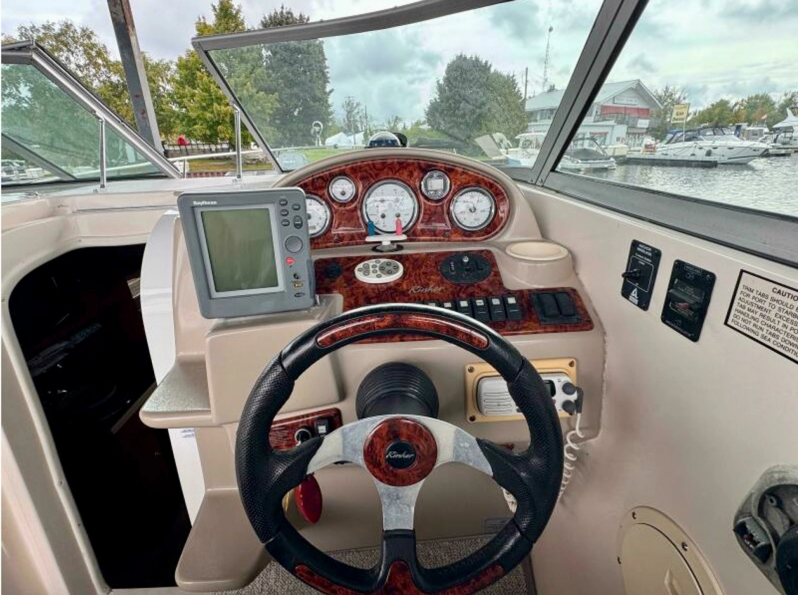 2003 Rinker Fiesta Vee 270 27