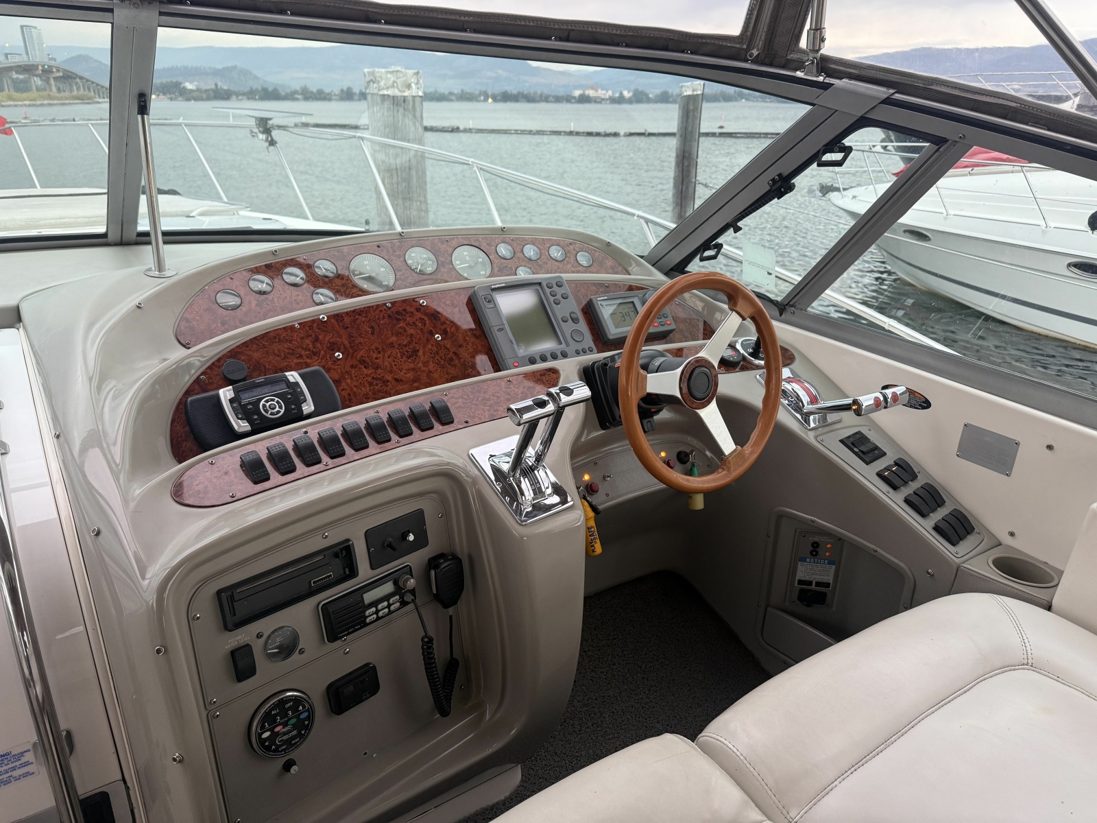 1998 Maxum 4100 SCR 41