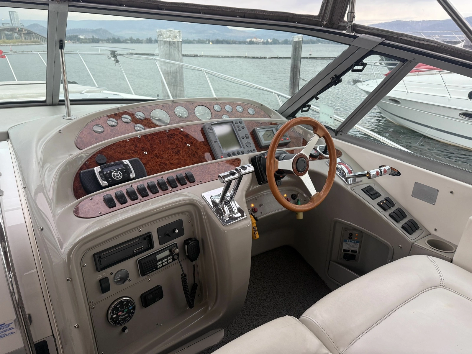 1998 Maxum 4100 SCR 41