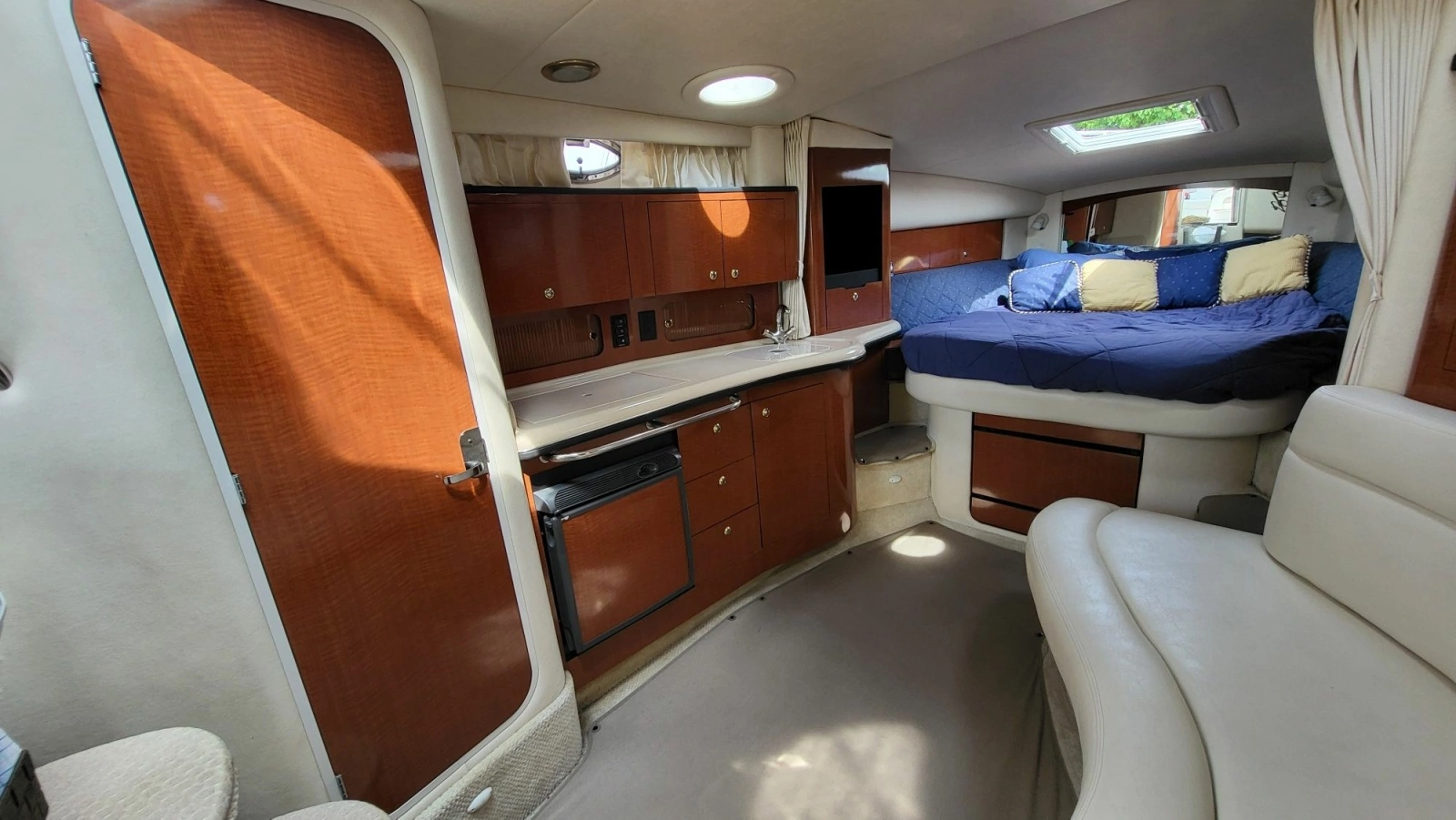 2003 Sea Ray 320 Sundancer 32