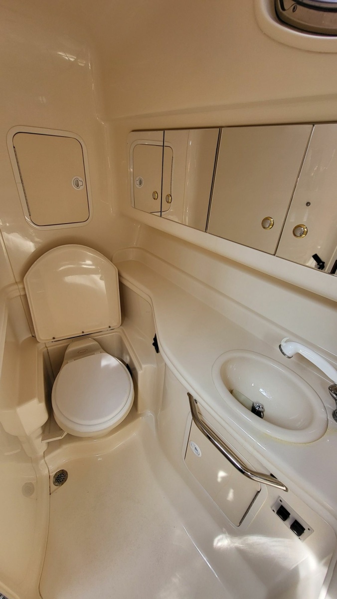 2003 Sea Ray 320 Sundancer 32