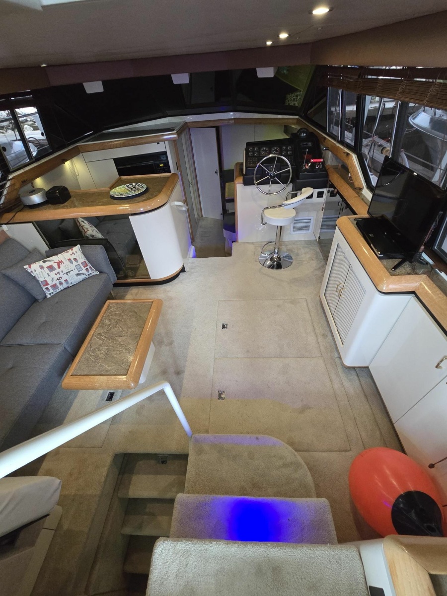 1990 Bayliner 4387 Motoryacht 43