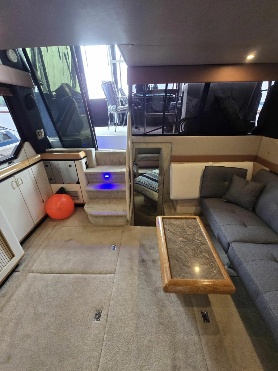 1990 Bayliner 4387 Motoryacht 43
