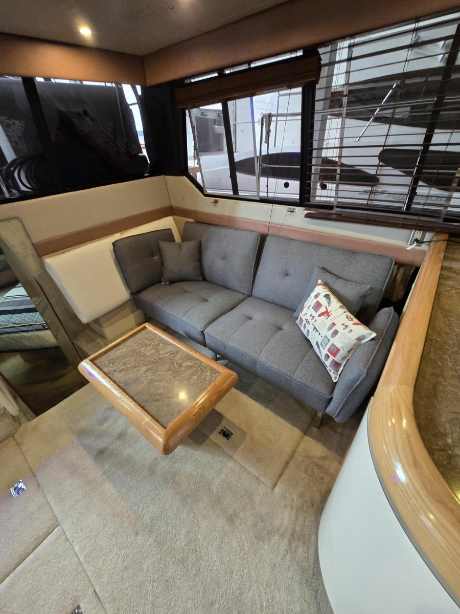 1990 Bayliner 4387 Motoryacht 43