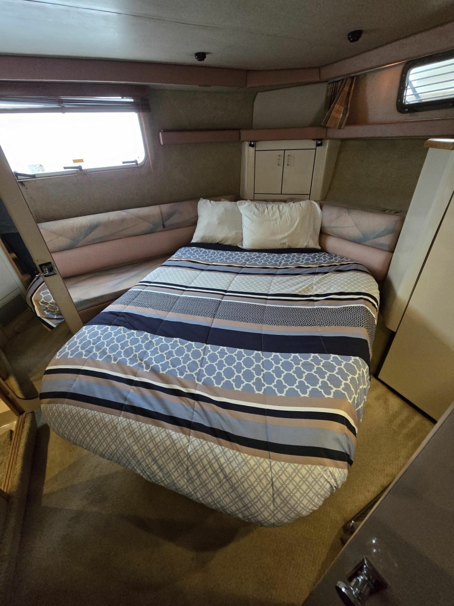 1990 Bayliner 4387 Motoryacht 43