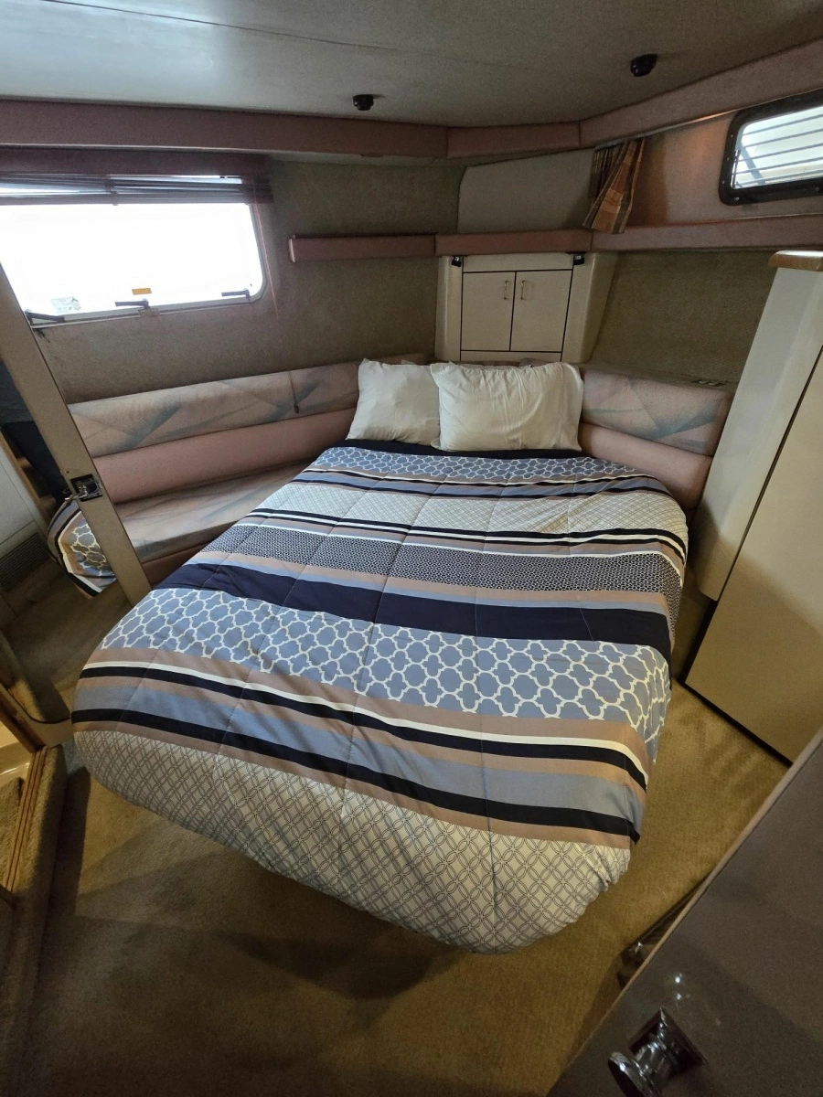 1990 Bayliner 4387 Motoryacht 43
