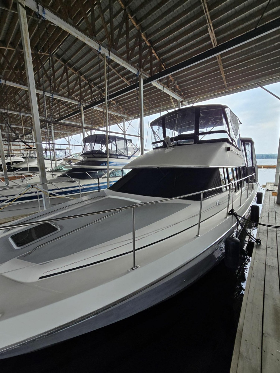 1990 Bayliner 4387 Motoryacht 43