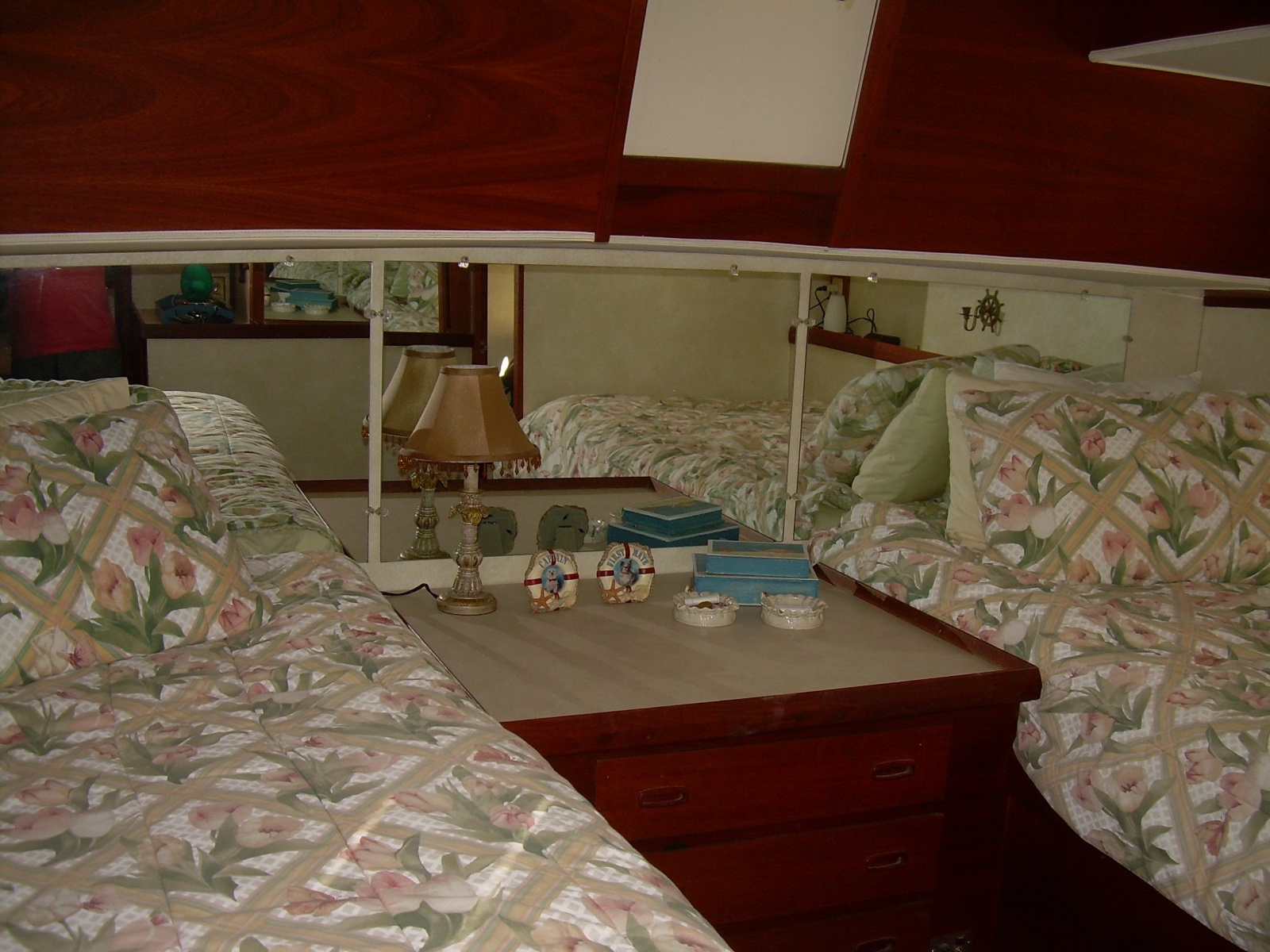 1977 Trojan 36 Tri-Cabin 36