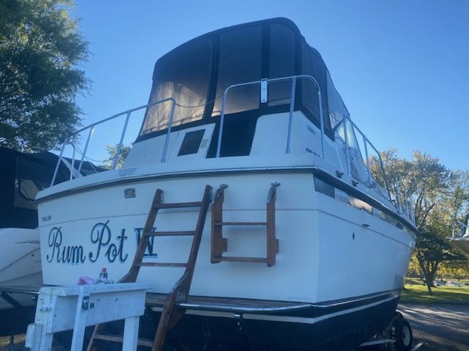 1977 Trojan 36 Tri-Cabin 36