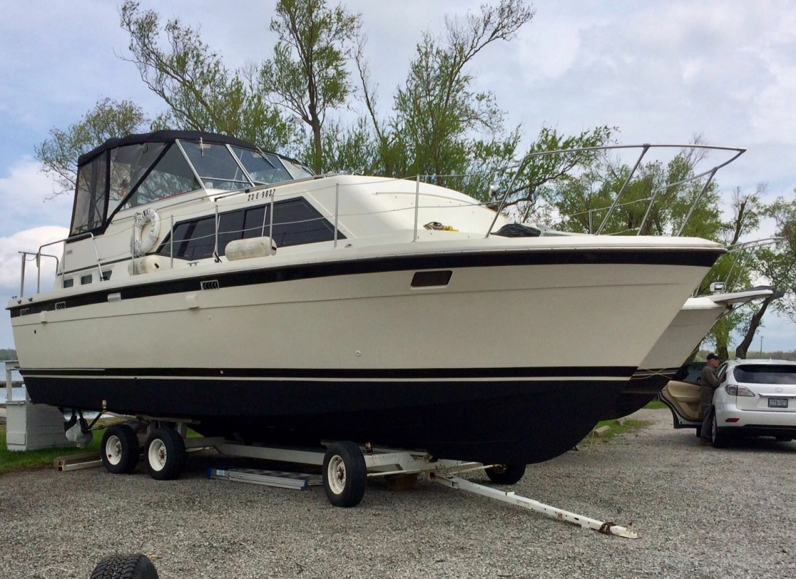 1977 Trojan 36 Tri-Cabin 36