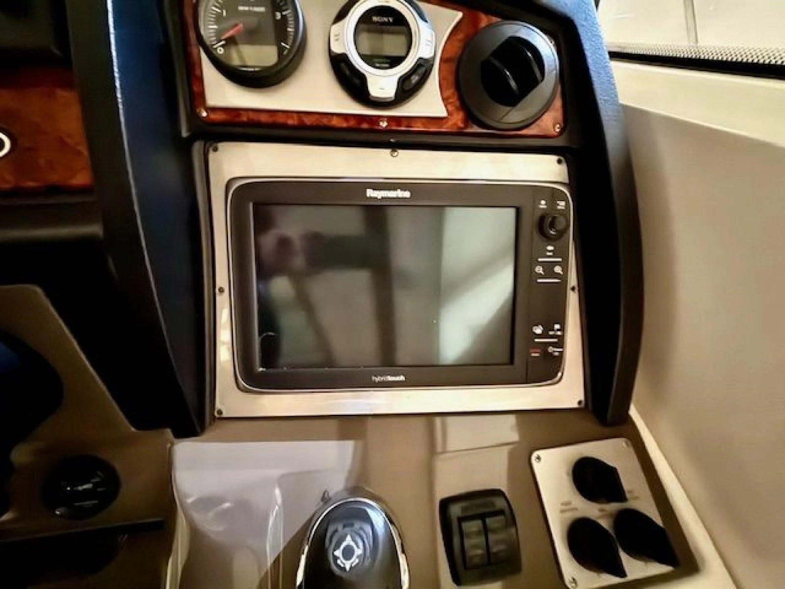 2013 Cruisers Yachts 540 Sports Coupe 54