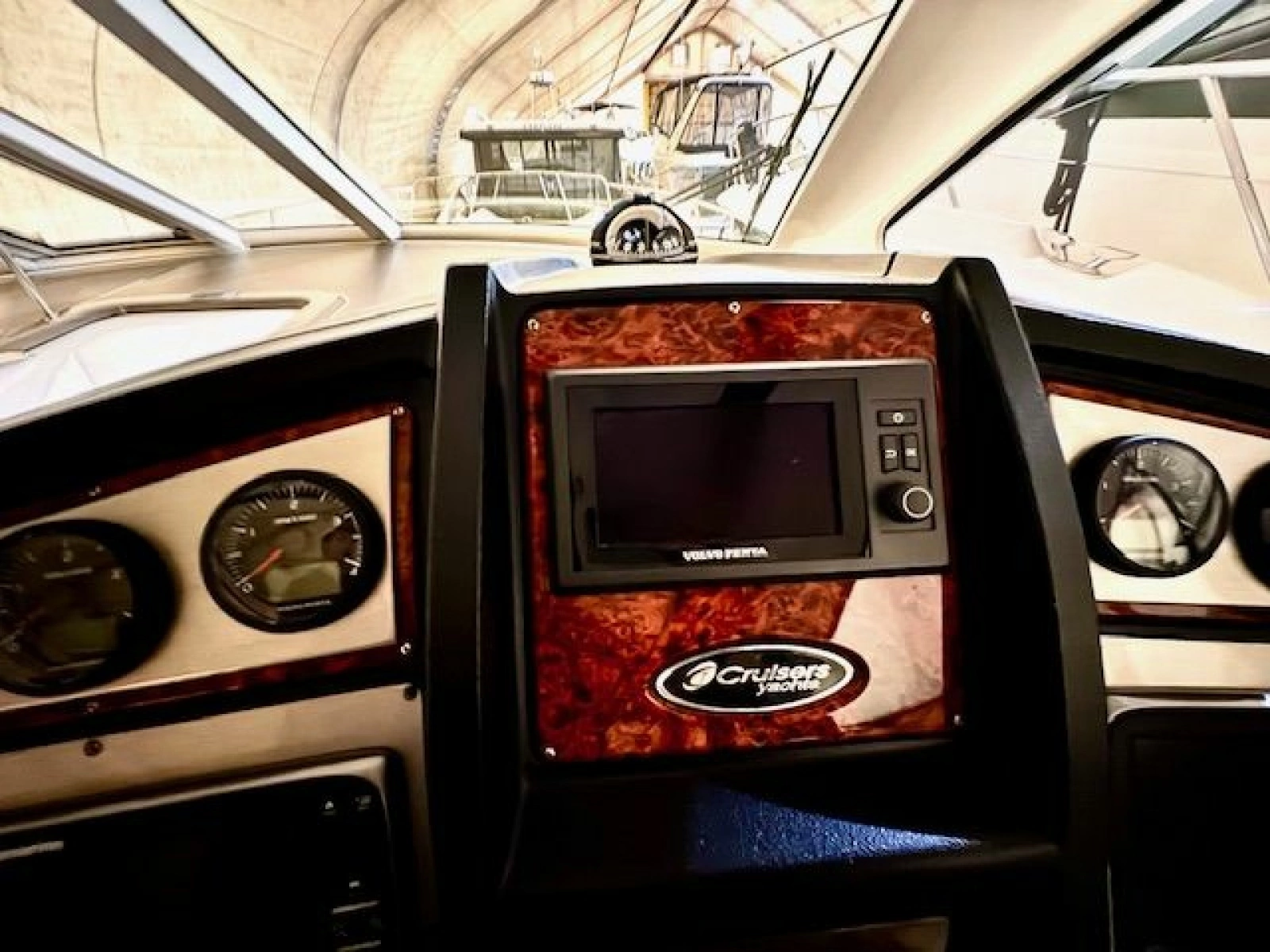 2013 Cruisers Yachts 540 Sports Coupe 54