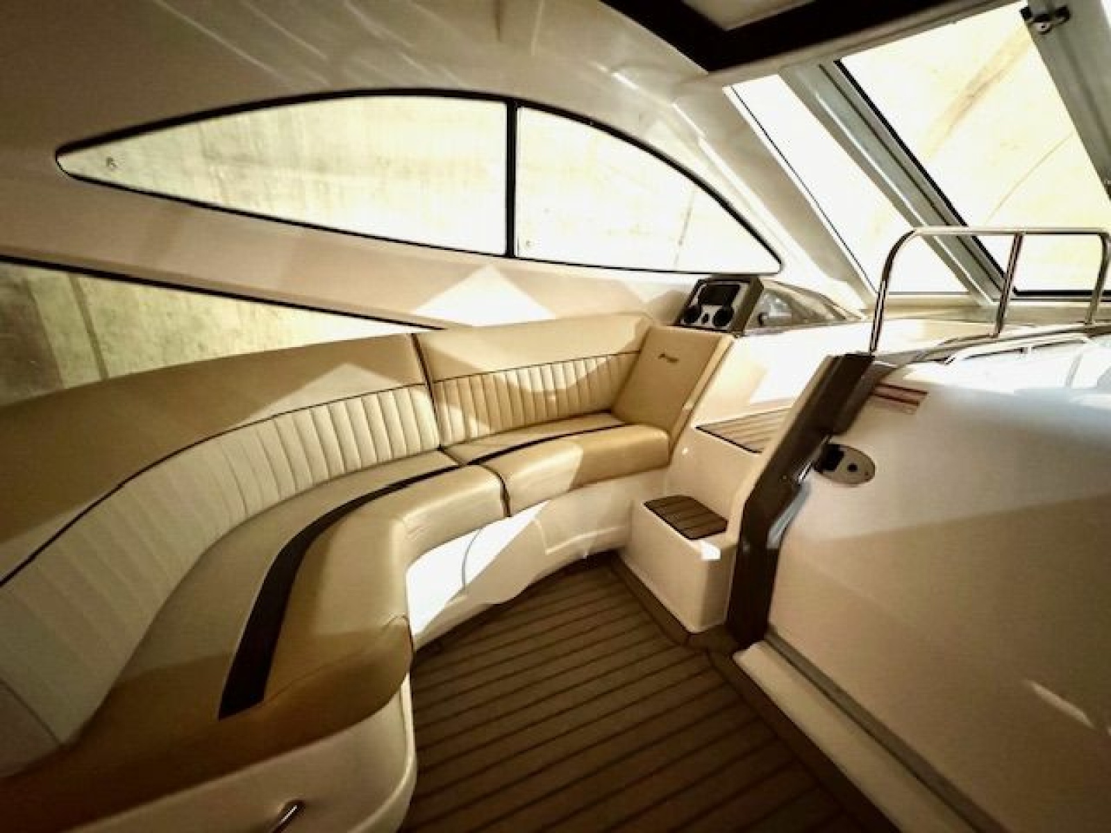 2013 Cruisers Yachts 540 Sports Coupe 54