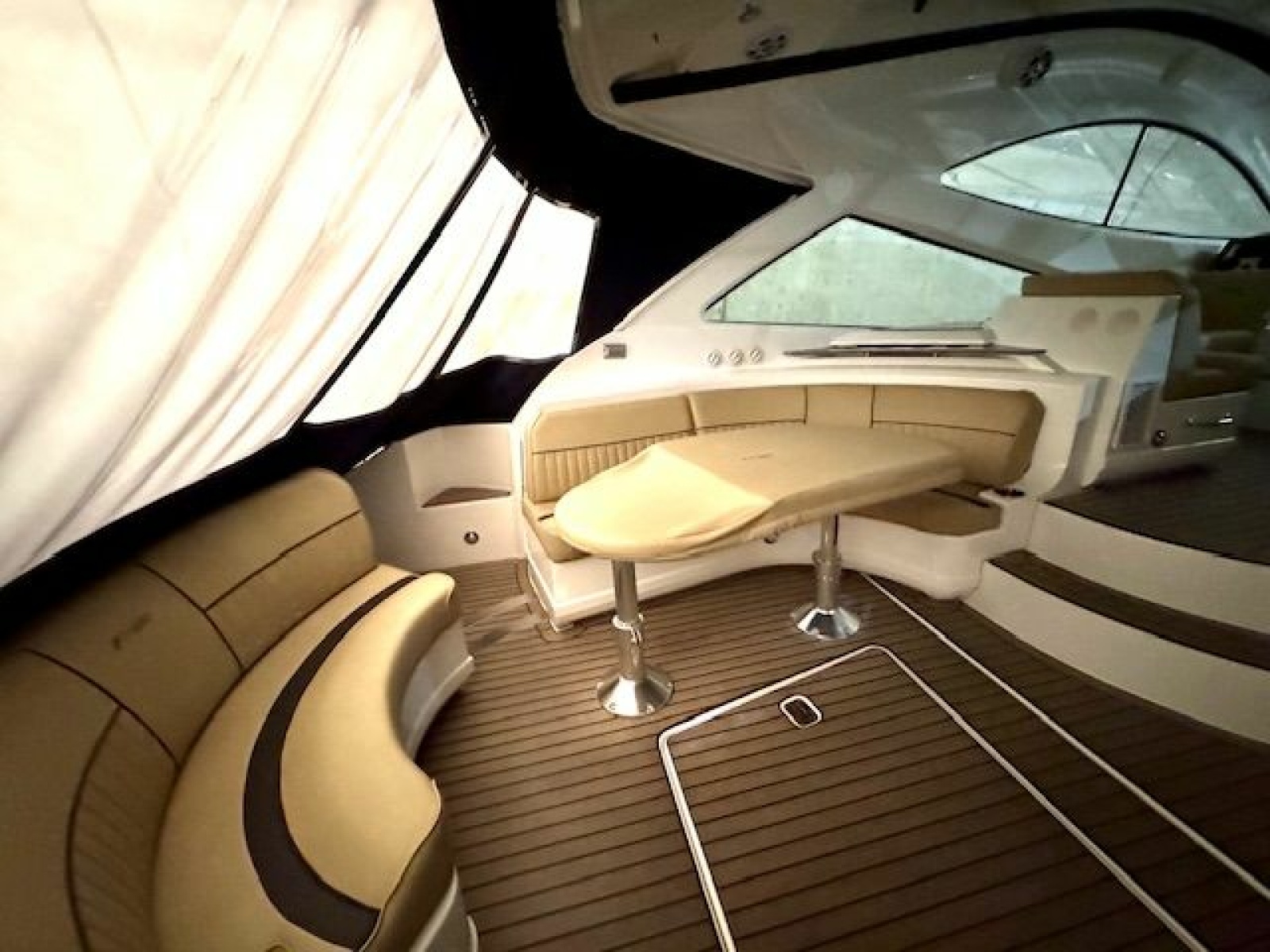 2013 Cruisers Yachts 540 Sports Coupe 54