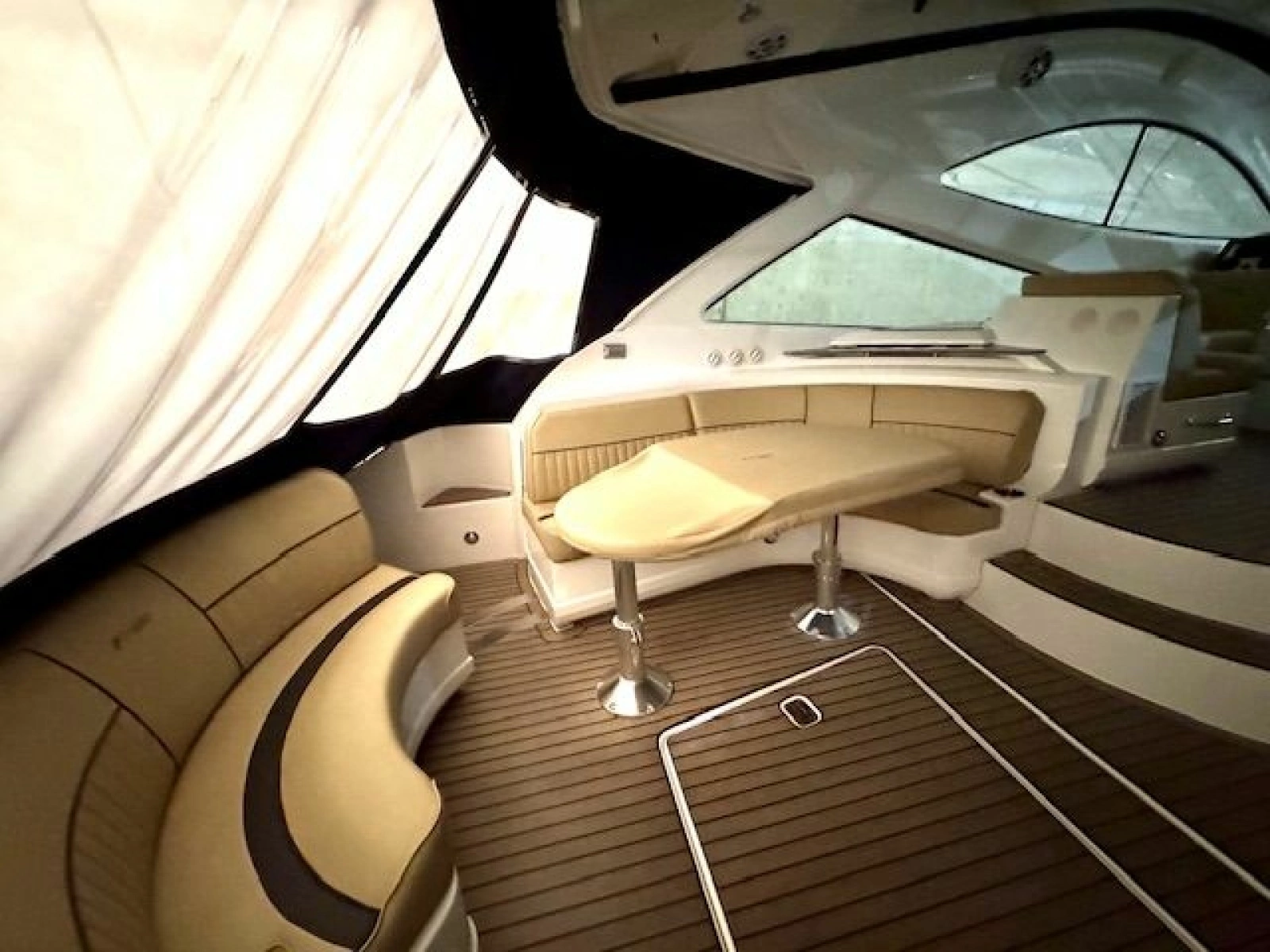 2013 Cruisers Yachts 540 Sports Coupe 54