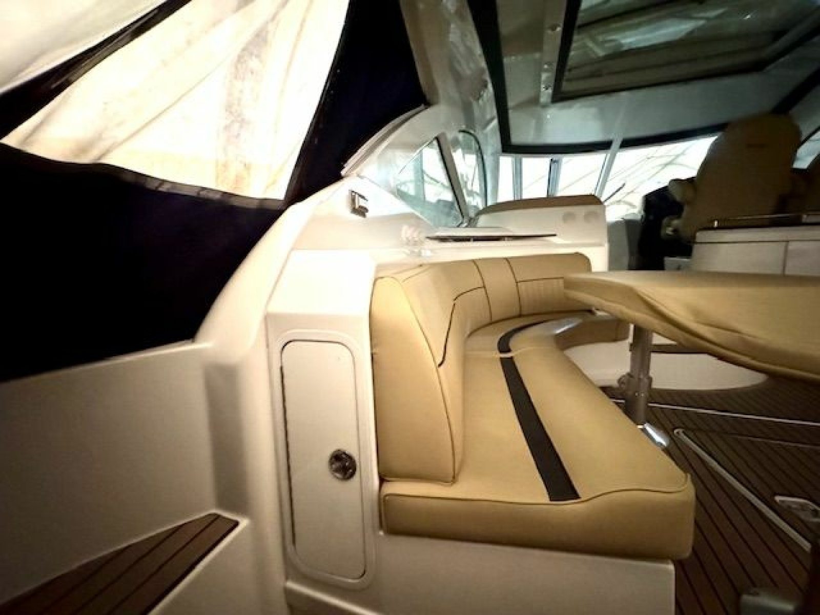 2013 Cruisers Yachts 540 Sports Coupe 54