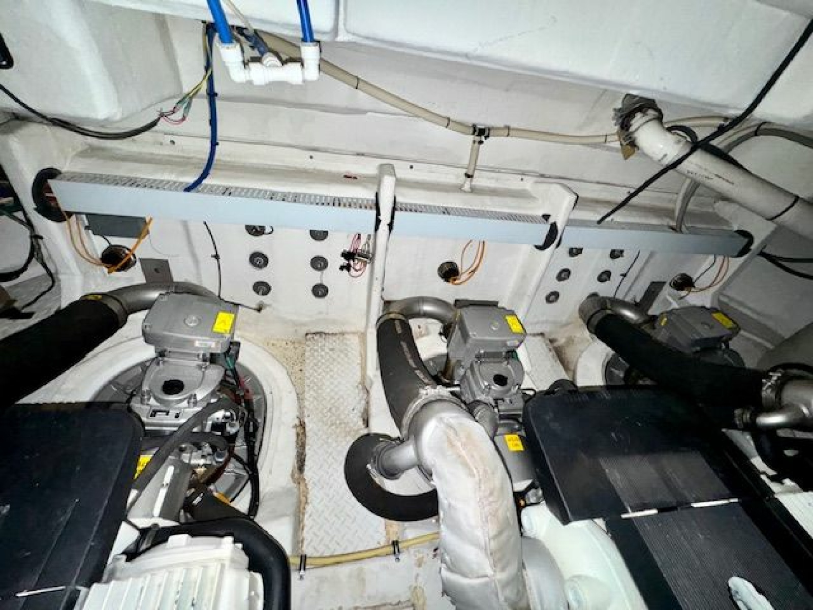 2013 Cruisers Yachts 540 Sports Coupe 54