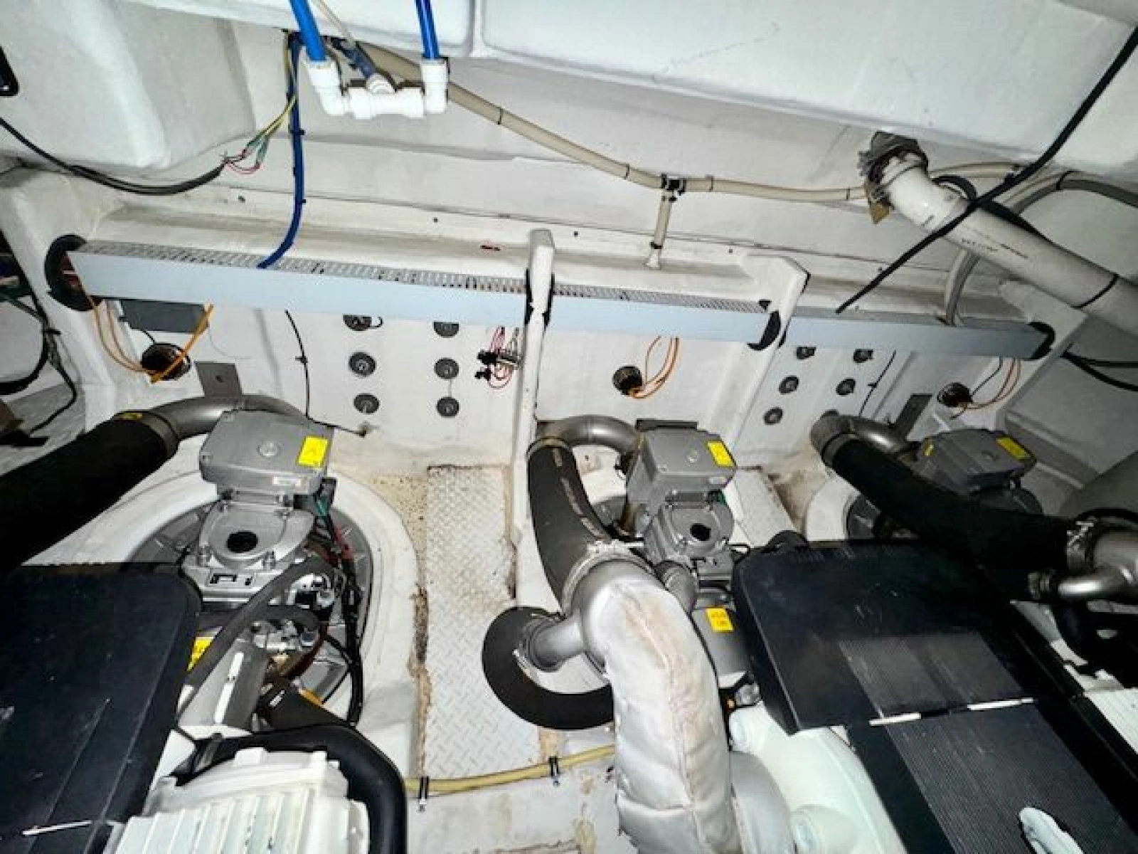 2013 Cruisers Yachts 540 Sports Coupe 54