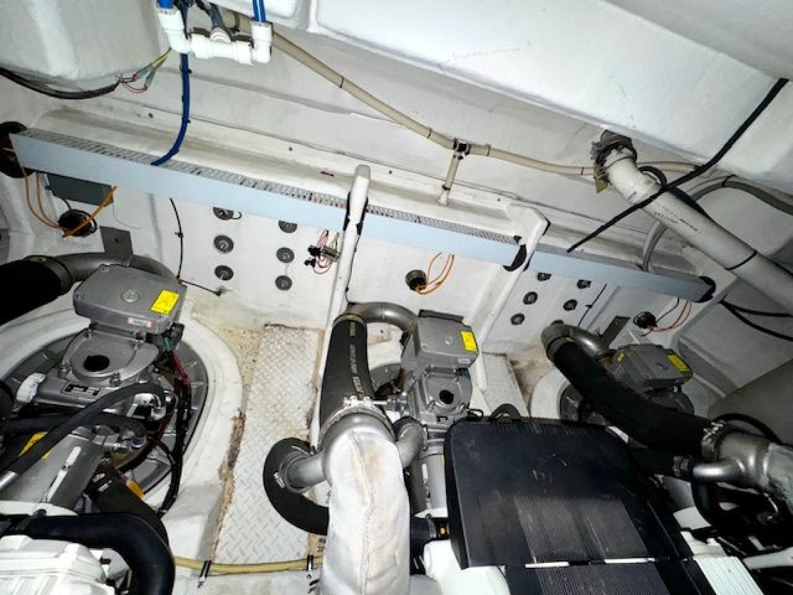 2013 Cruisers Yachts 540 Sports Coupe 54