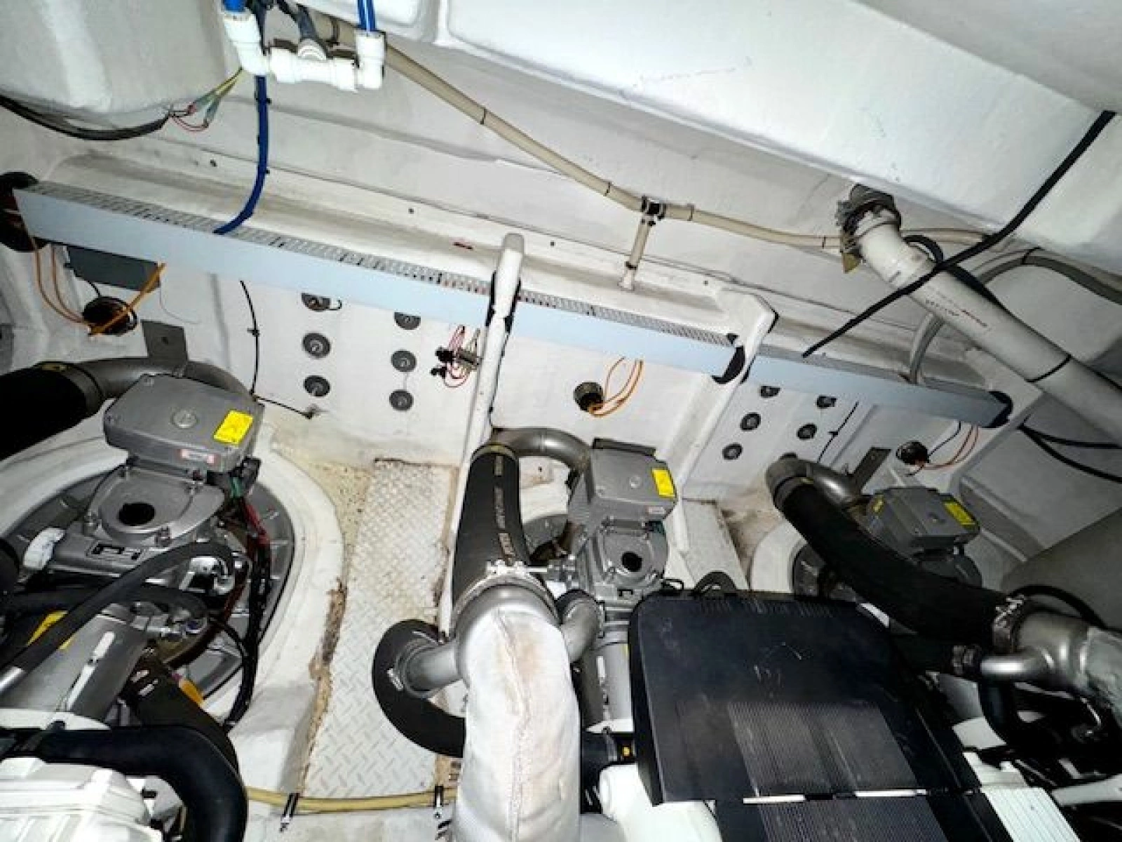 2013 Cruisers Yachts 540 Sports Coupe 54
