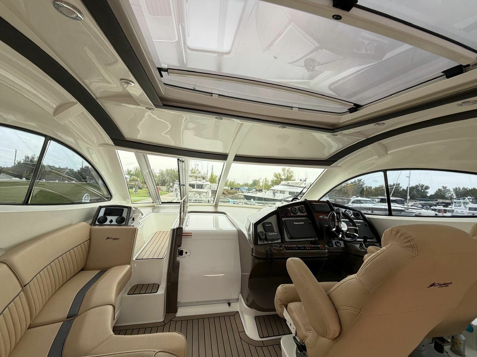 2013 Cruisers Yachts 540 Sports Coupe 54