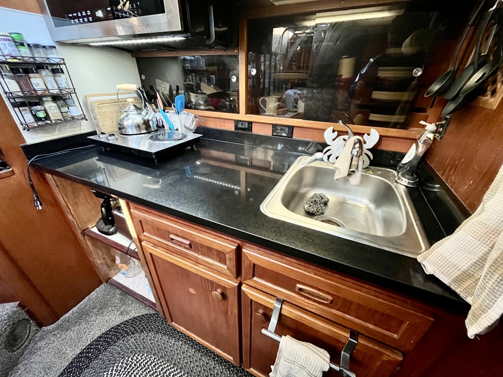 1983 Uniflite Double Cabin 42