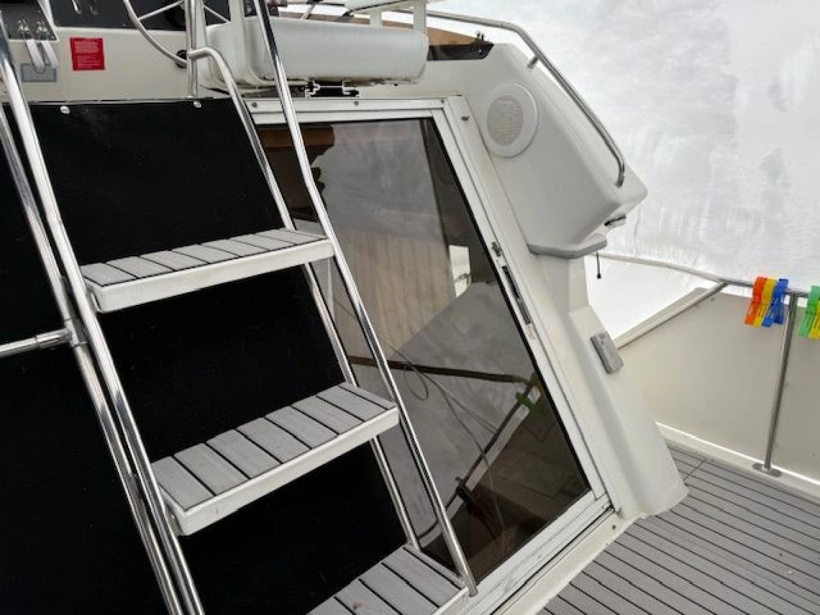 1995 Carver 325 Motor Yacht 32