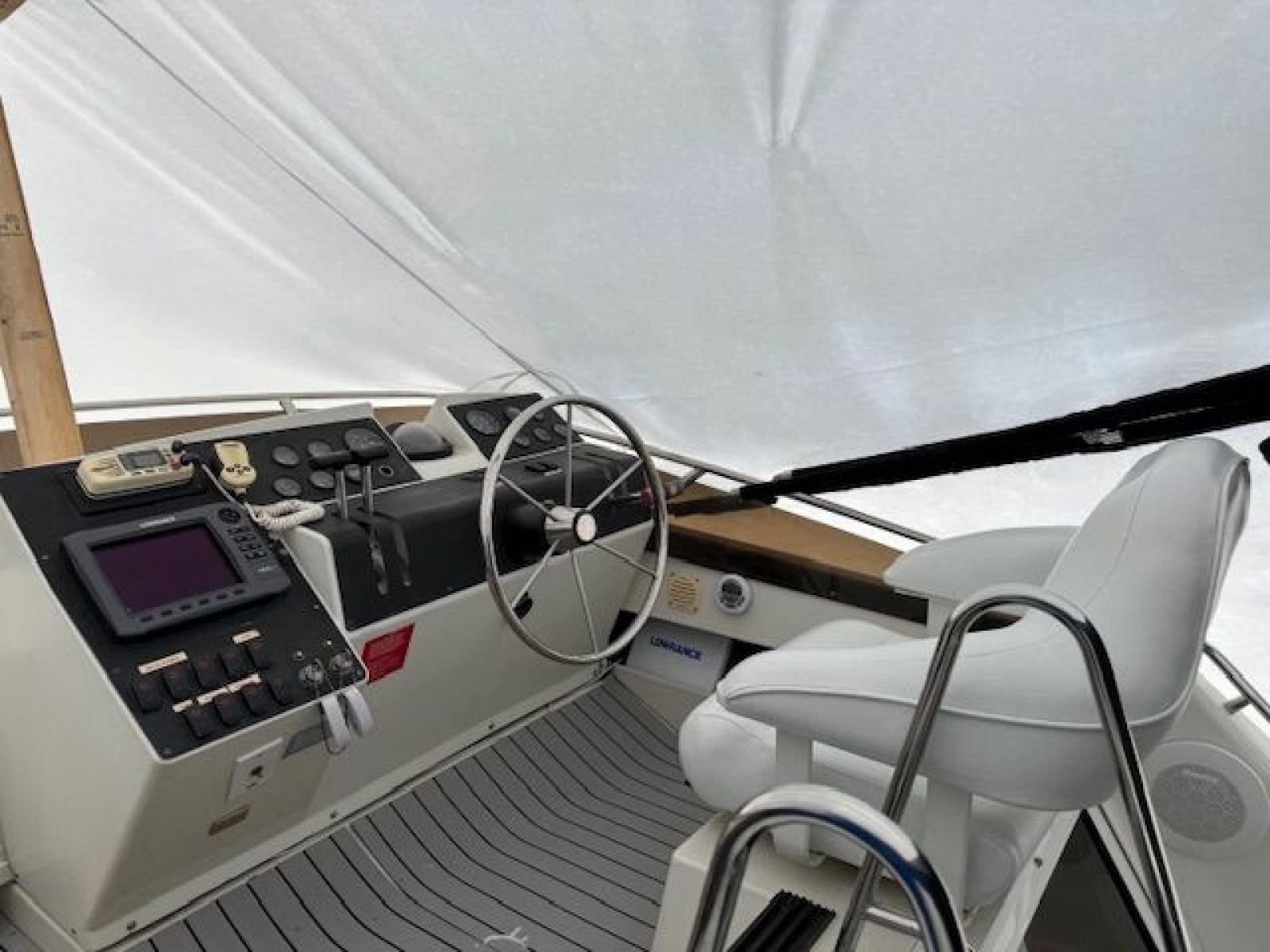 1995 Carver 325 Motor Yacht 32