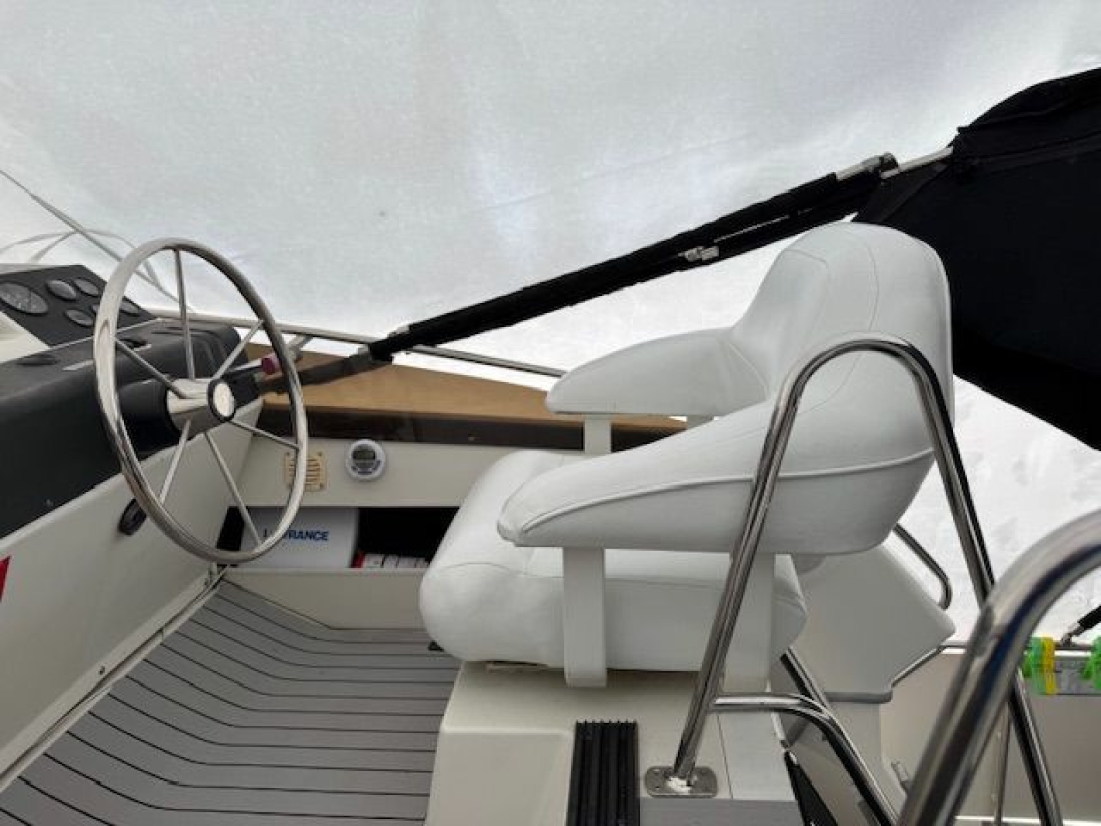 1995 Carver 325 Motor Yacht 32