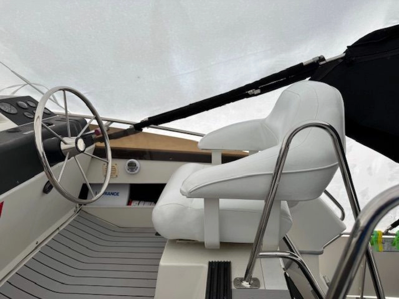 1995 Carver 325 Motor Yacht 32