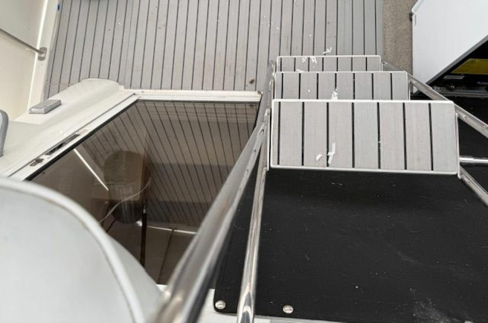 1995 Carver 325 Motor Yacht 32
