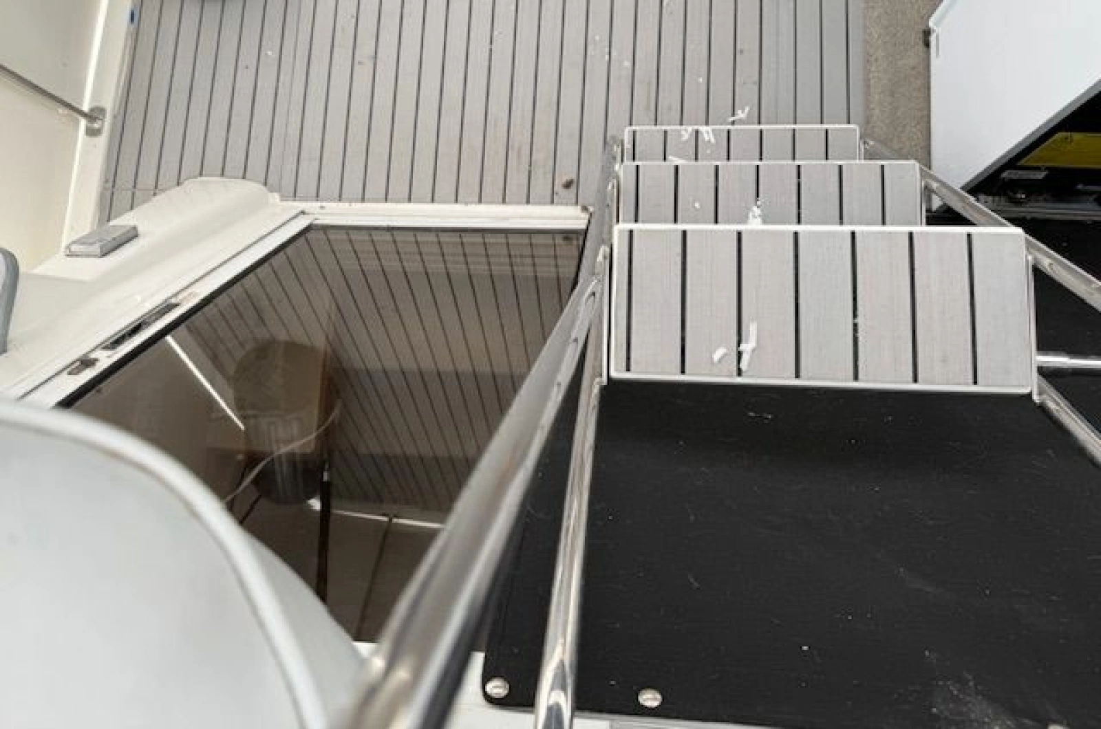 1995 Carver 325 Motor Yacht 32
