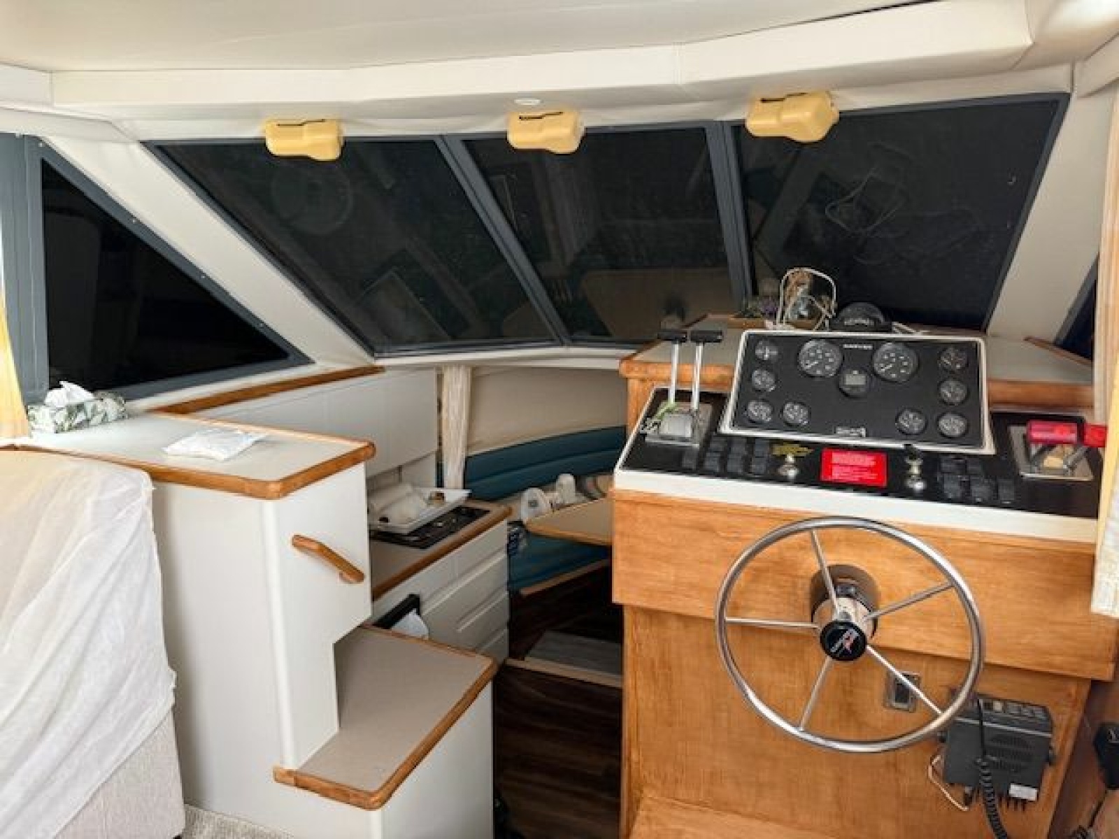 1995 Carver 325 Motor Yacht 32