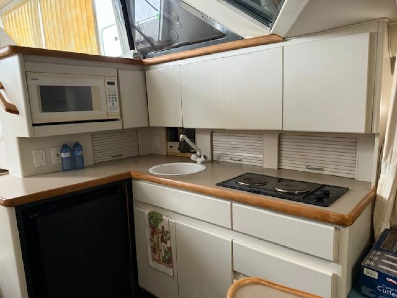 1995 Carver 325 Motor Yacht 32