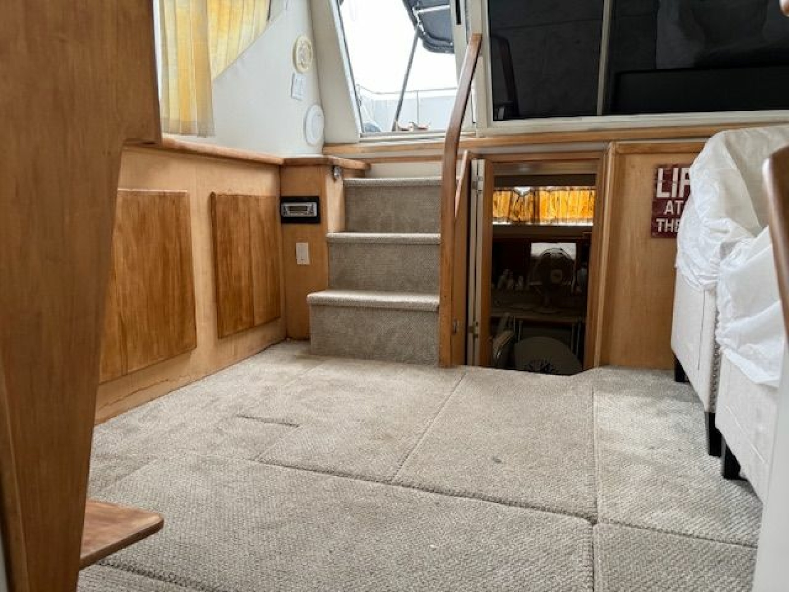 1995 Carver 325 Motor Yacht 32
