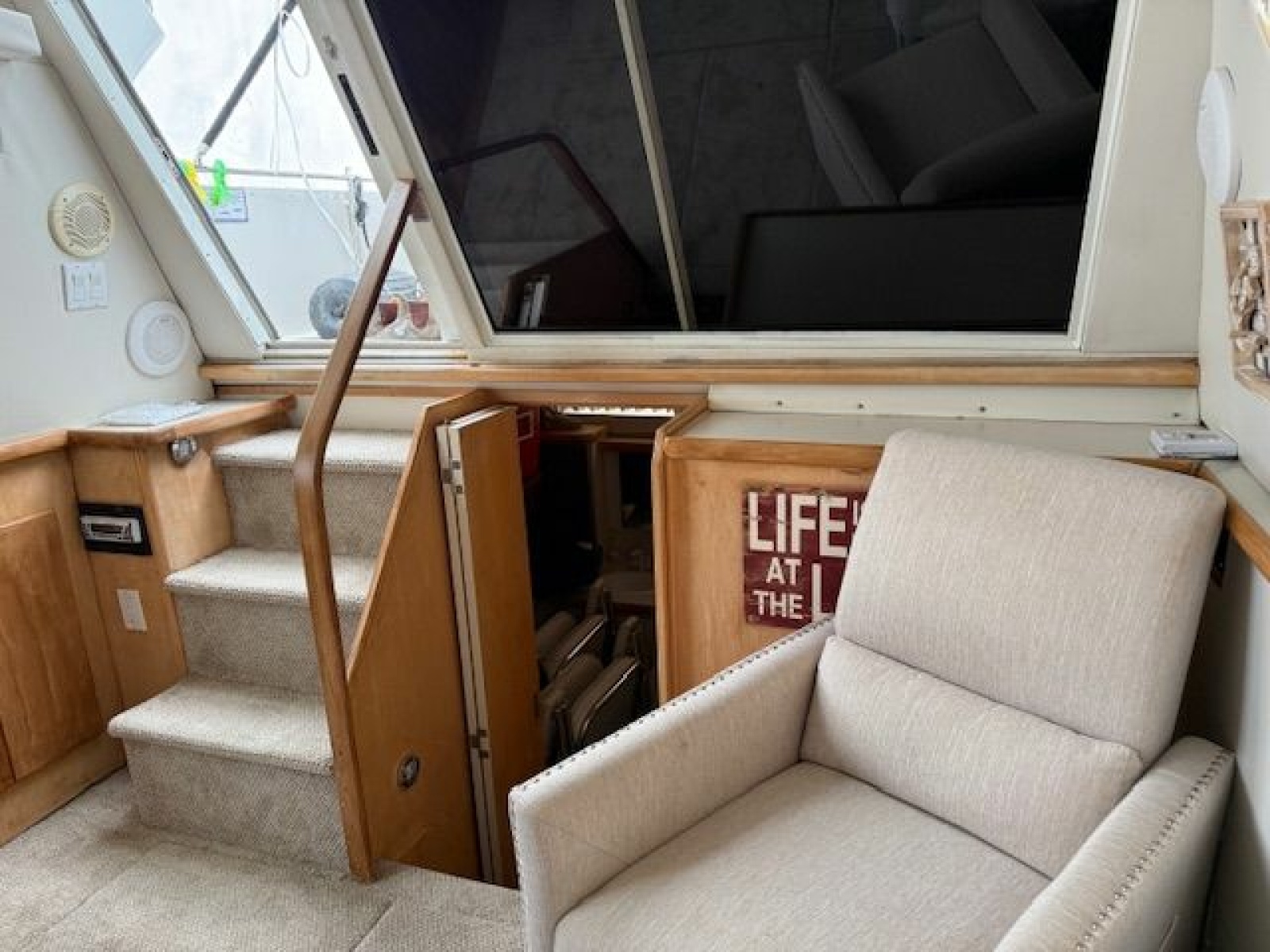 1995 Carver 325 Motor Yacht 32