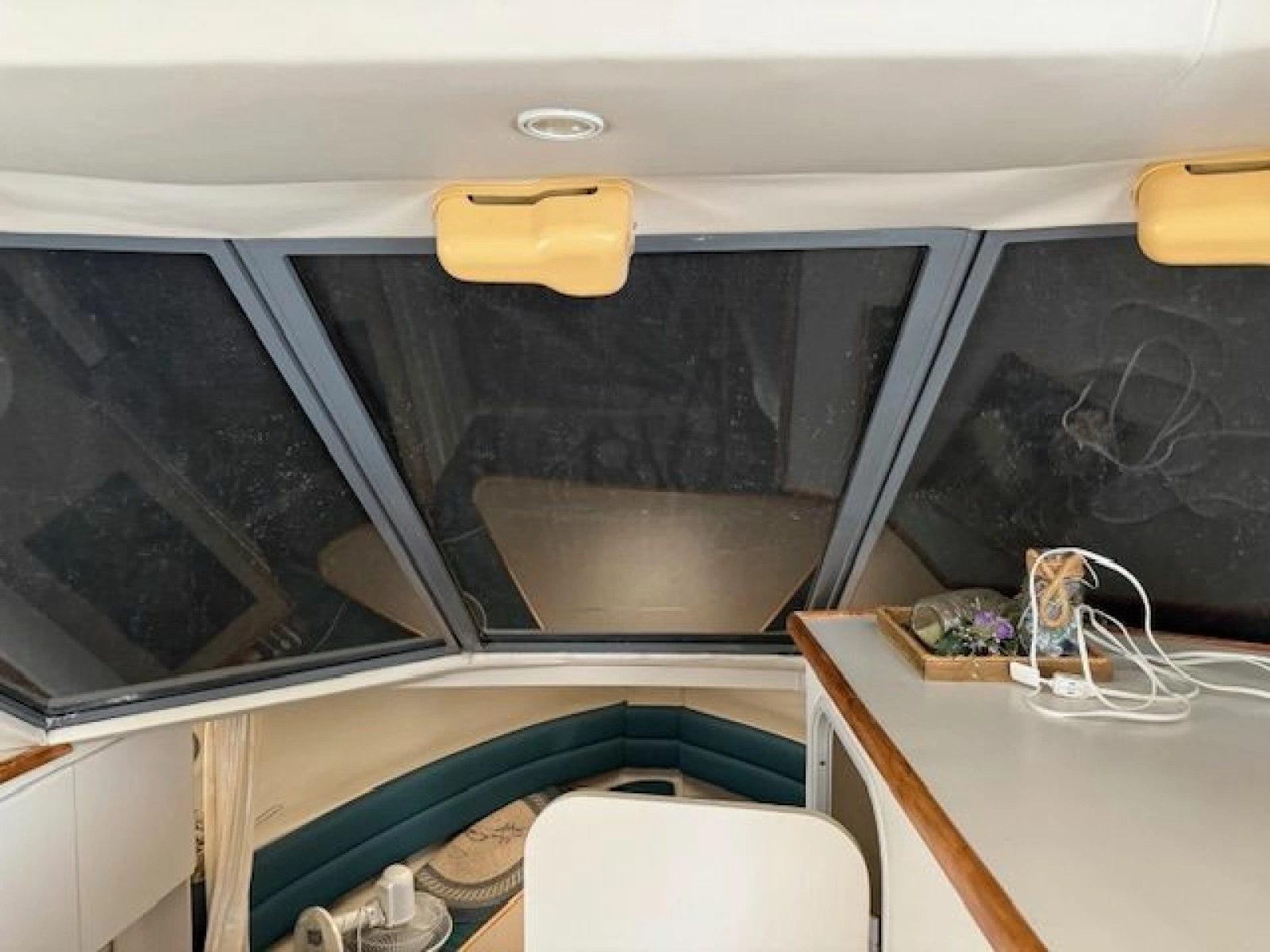 1995 Carver 325 Motor Yacht 32