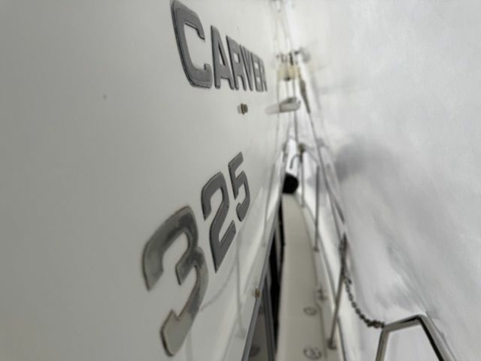 1995 Carver 325 Motor Yacht 32
