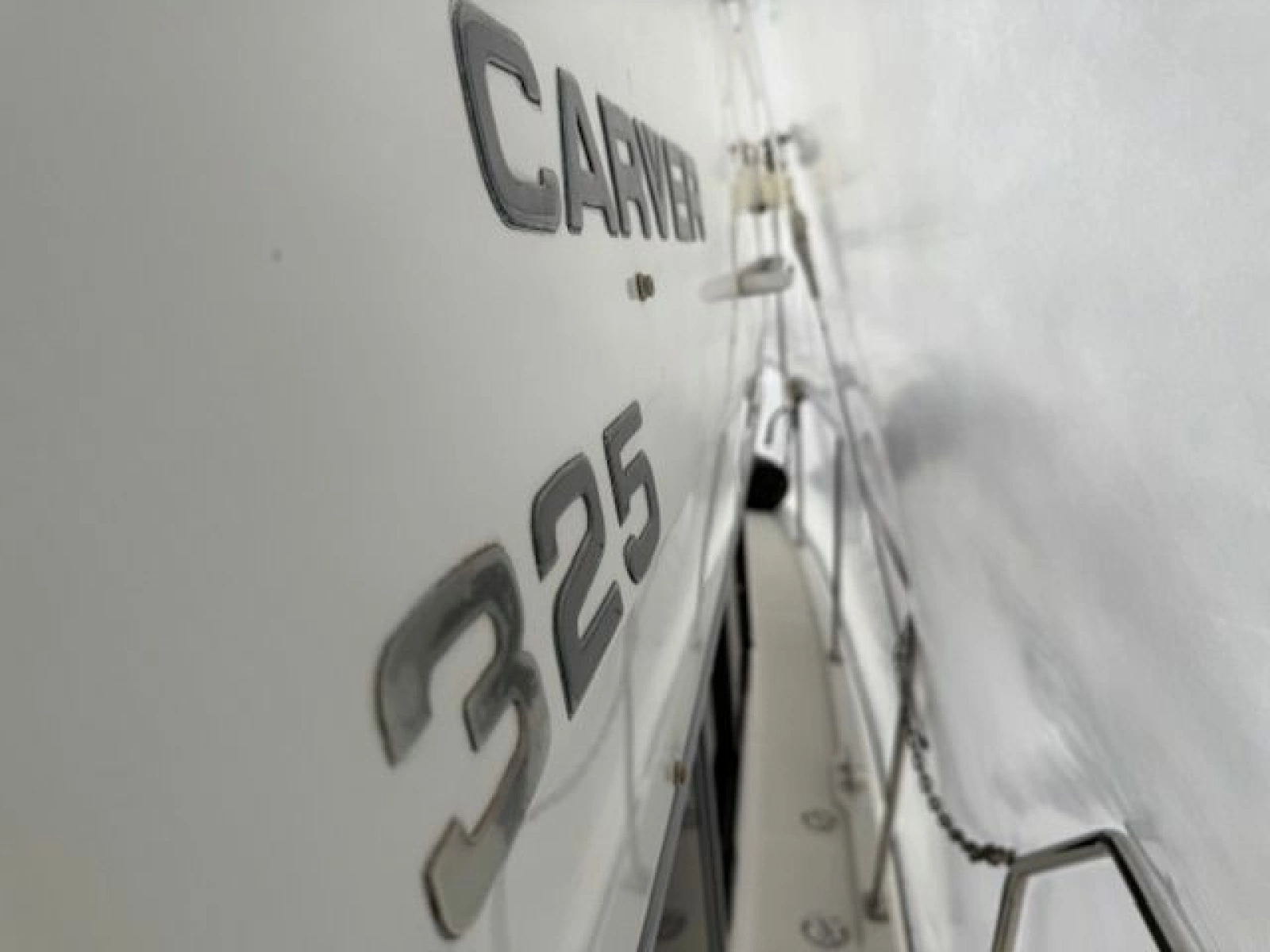 1995 Carver 325 Motor Yacht 32