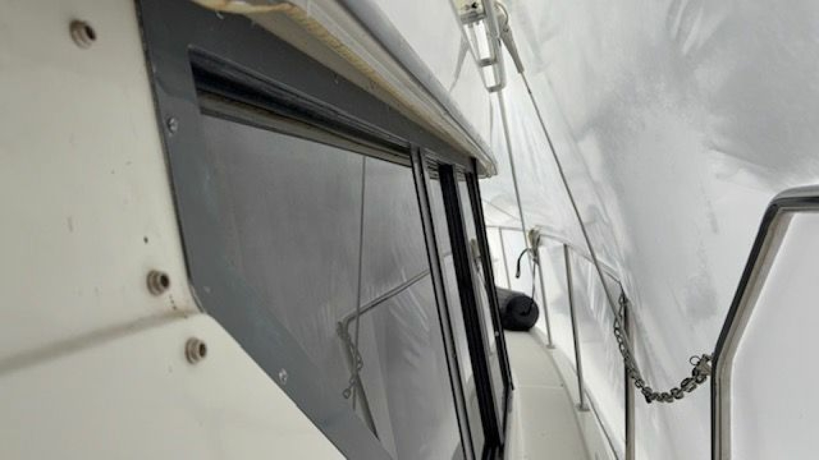 1995 Carver 325 Motor Yacht 32