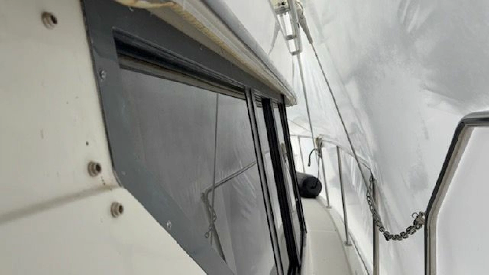 1995 Carver 325 Motor Yacht 32