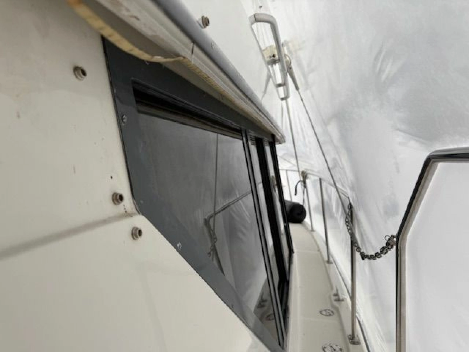 1995 Carver 325 Motor Yacht 32