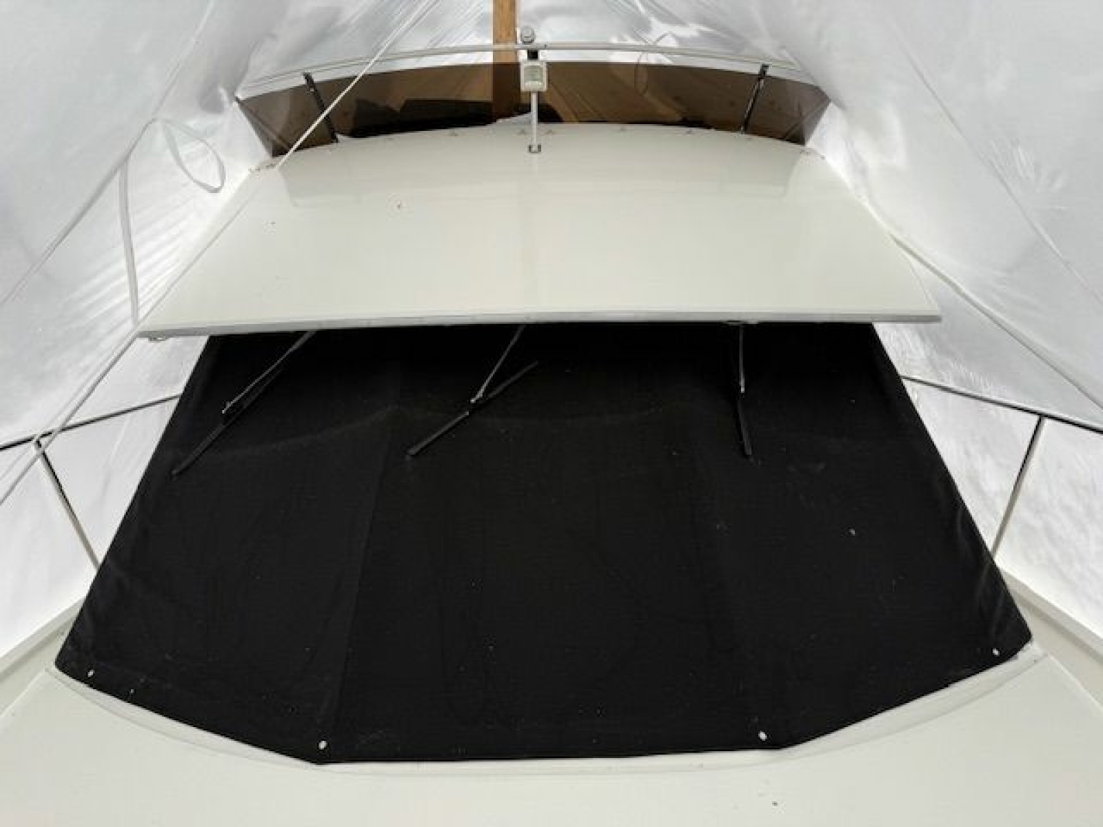 1995 Carver 325 Motor Yacht 32