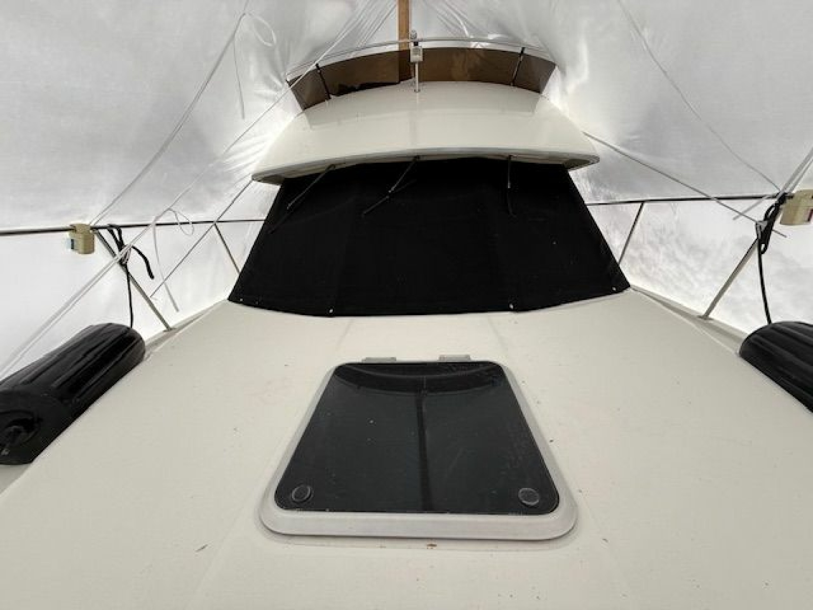 1995 Carver 325 Motor Yacht 32